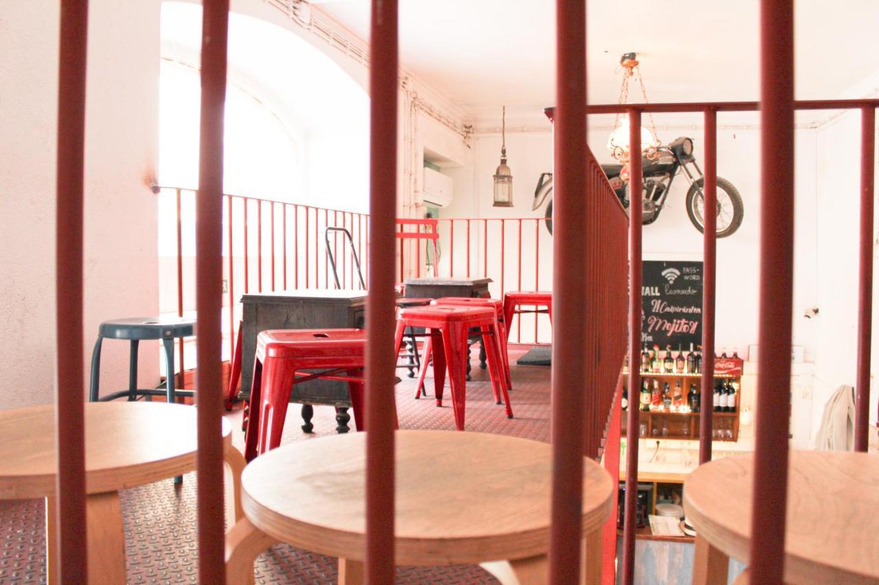 Alface Hall Hostel & Bar Лиссабон Экстерьер фото