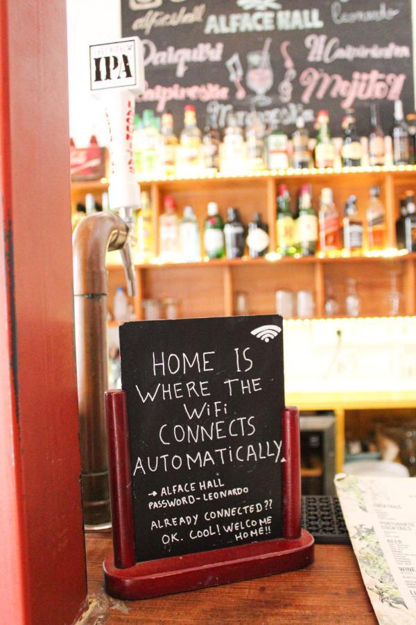 Alface Hall Hostel & Bar Лиссабон Экстерьер фото