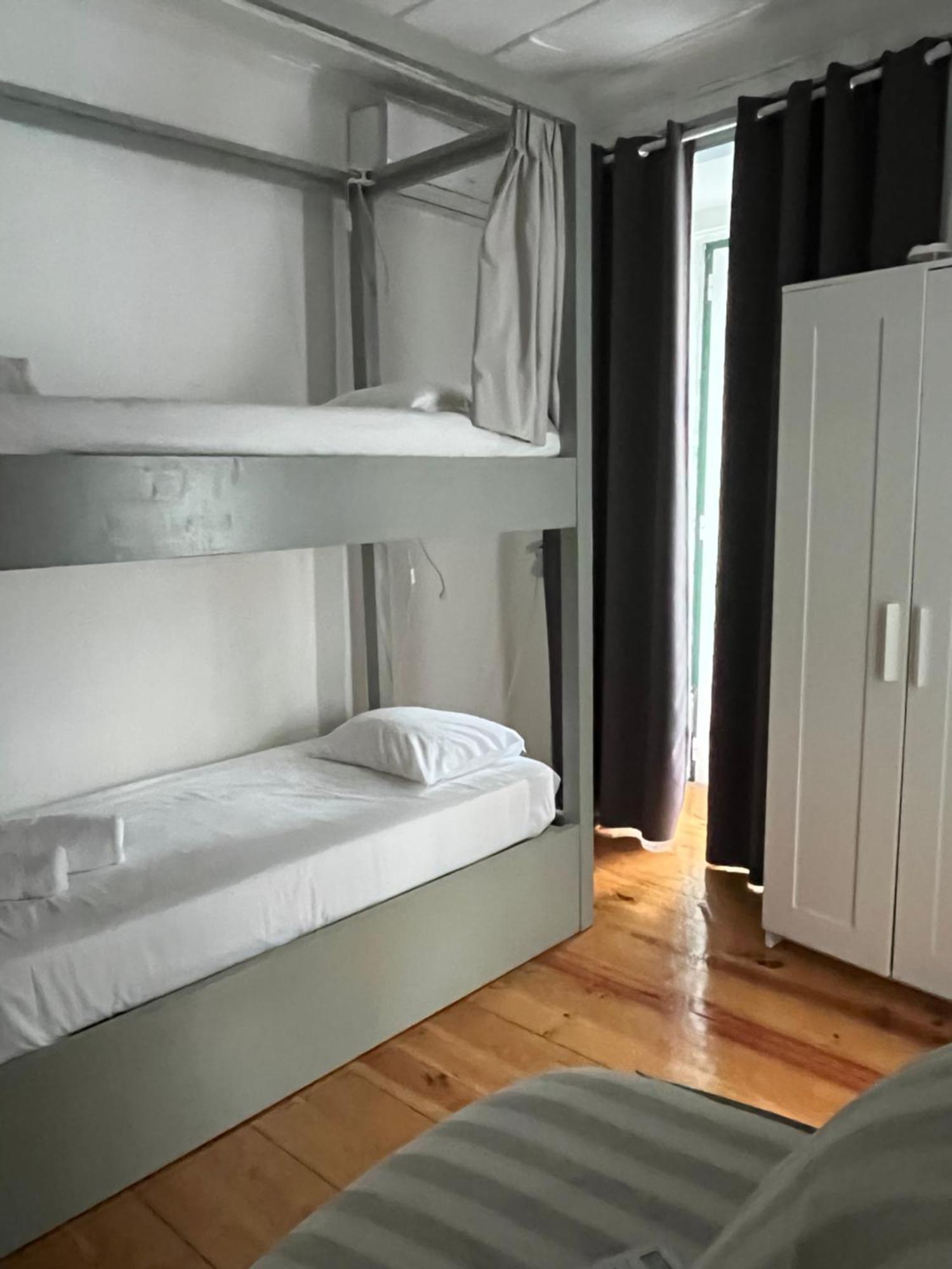 Alface Hall Hostel & Bar Лиссабон Экстерьер фото