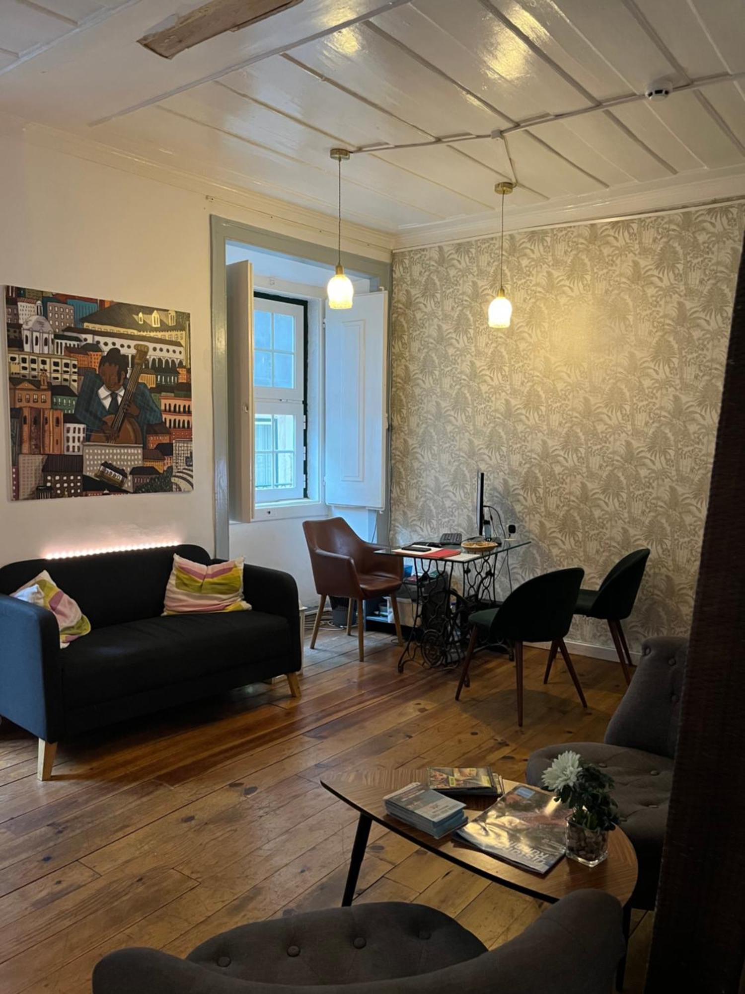 Alface Hall Hostel & Bar Лиссабон Экстерьер фото